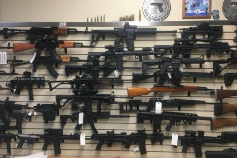 Propiedad comercial en venta en Hialeah, Florida № 1862388 - foto 11