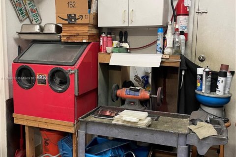 Propiedad comercial en venta en Hialeah, Florida № 1862388 - foto 7