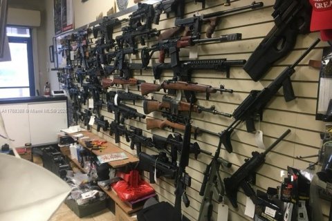 Propiedad comercial en venta en Hialeah, Florida № 1862388 - foto 3