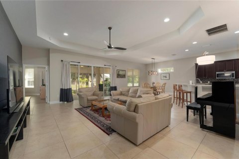 House in Oxford, Florida 3 bedrooms, 218.51 sq.m. № 1824333 - photo 2