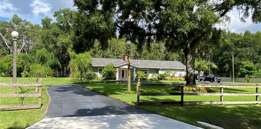 Casa en Lutz, Florida 3 dormitorios, 223.8 m2 № 1869876