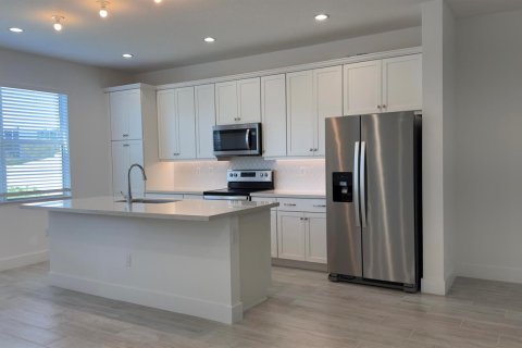 Townhouse in Deerfield Beach, Florida 3 bedrooms, 166.02 sq.m. № 2155082 - photo 5