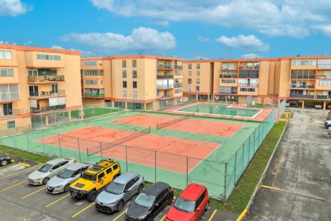 Copropriété à vendre à Hialeah, Floride: 2 chambres, 92.72 m2 № 1953994 - photo 28