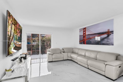 Copropriété à vendre à Hialeah, Floride: 2 chambres, 92.72 m2 № 1953994 - photo 13