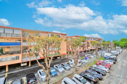 Copropriété à vendre à Hialeah, Floride: 2 chambres, 92.72 m2 № 1953994 - photo 30