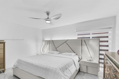 Copropriété à vendre à Hialeah, Floride: 2 chambres, 92.72 m2 № 1953994 - photo 18