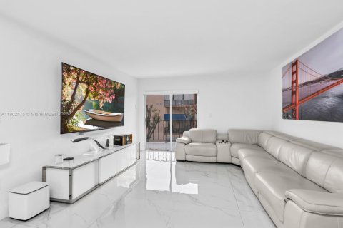 Copropriété à vendre à Hialeah, Floride: 2 chambres, 92.72 m2 № 1953994 - photo 12