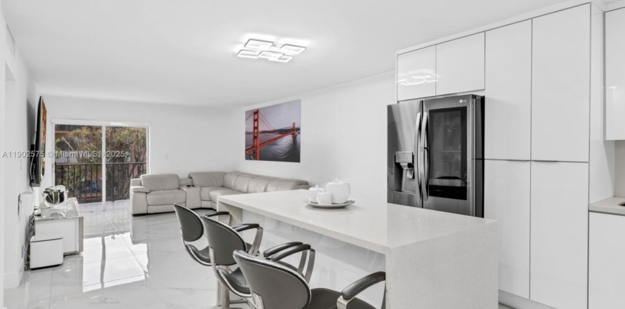 Condo à Hialeah, Floride, 2 chambres  № 1953994