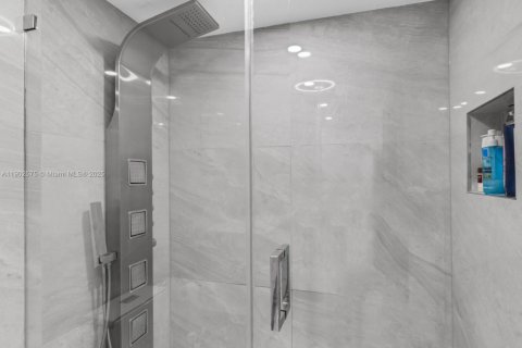 Copropriété à vendre à Hialeah, Floride: 2 chambres, 92.72 m2 № 1953994 - photo 25