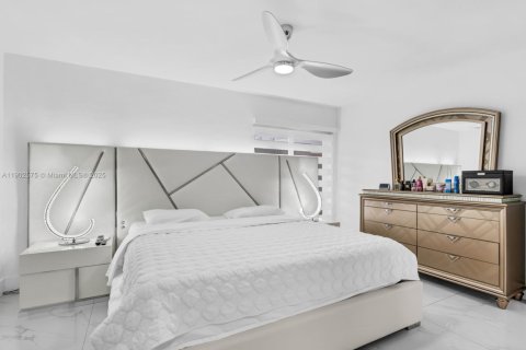 Copropriété à vendre à Hialeah, Floride: 2 chambres, 92.72 m2 № 1953994 - photo 19