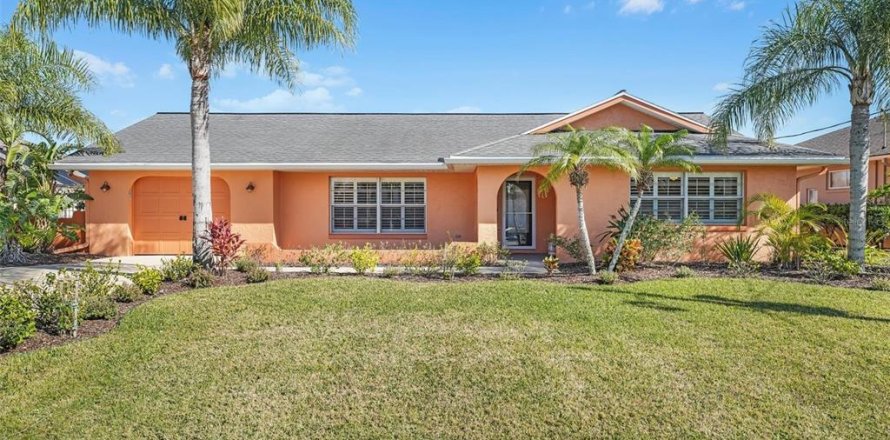 House in Palm Coast, Florida 3 bedrooms, 182.27 sq.m. № 1663253