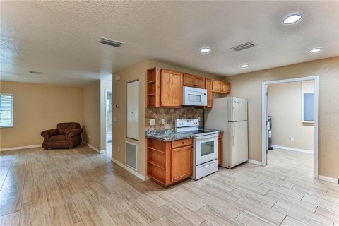 House in Dunnellon, Florida 2 bedrooms, 109.9 sq.m. № 2151340 - photo 7