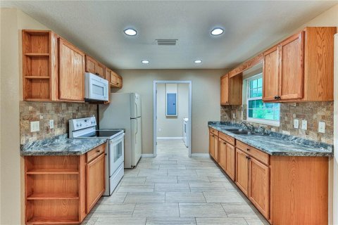 House in Dunnellon, Florida 2 bedrooms, 109.9 sq.m. № 2151340 - photo 9