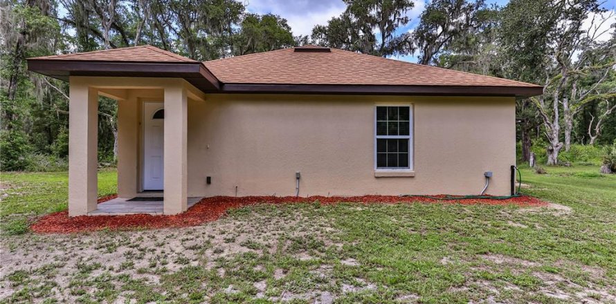 House in Dunnellon, Florida 2 bedrooms, 109.9 sq.m. № 2151340