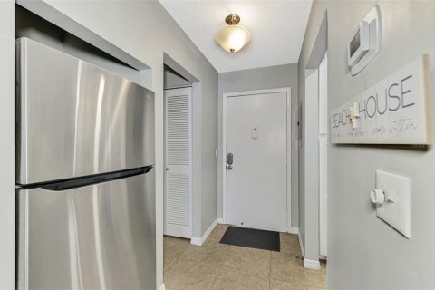 Condo in Sarasota, Florida, 1 bedroom  № 1556157 - photo 9