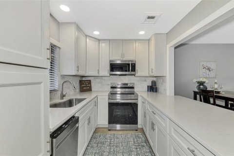 Condo in Sarasota, Florida, 1 bedroom  № 1556157 - photo 27