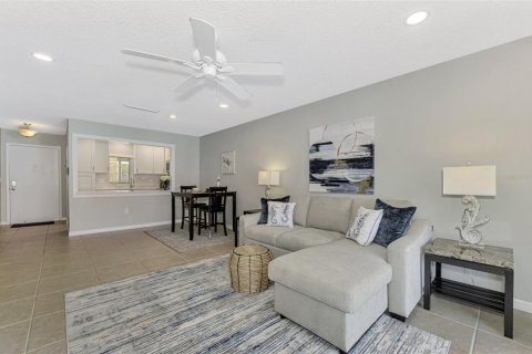 Condo in Sarasota, Florida, 1 bedroom  № 1556157 - photo 16