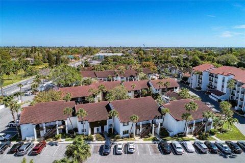 Condo in Sarasota, Florida, 1 bedroom  № 1556157 - photo 2