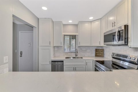 Condo in Sarasota, Florida, 1 bedroom  № 1556157 - photo 24