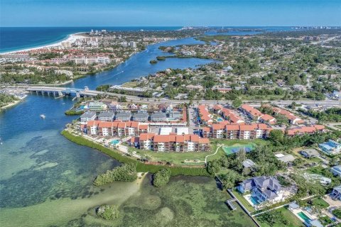 Condo in Sarasota, Florida, 1 bedroom  № 1556157 - photo 1