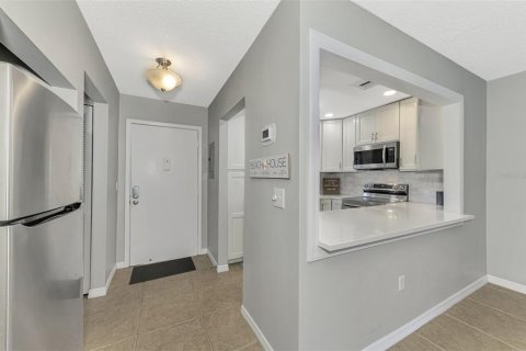 Condo in Sarasota, Florida, 1 bedroom  № 1556157 - photo 8