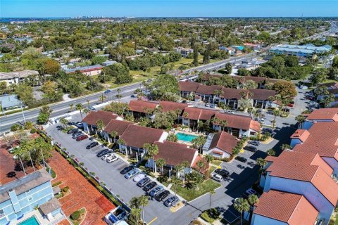 Condo in Sarasota, Florida, 1 bedroom  № 1556157 - photo 4