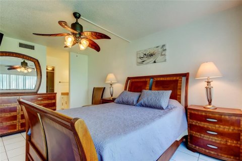 Condominio en venta en Saint Petersburg, Florida, 2 dormitorios, 85.01 m2 № 1567652 - foto 15