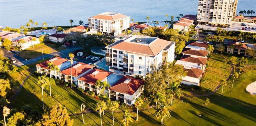 Condominio en Saint Petersburg, Florida, 2 dormitorios  № 1567652