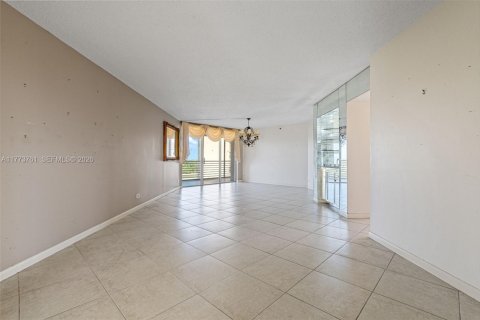 Copropriété à vendre à Lauderhill, Floride: 3 chambres, 183.2 m2 № 2090569 - photo 4