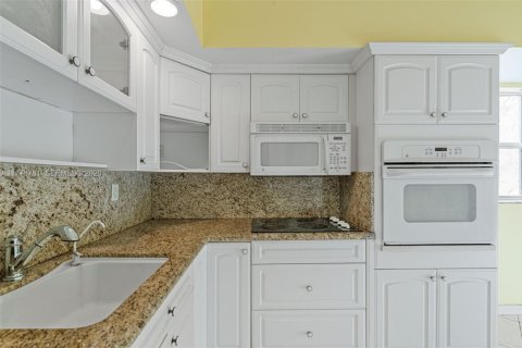 Copropriété à vendre à Lauderhill, Floride: 3 chambres, 183.2 m2 № 2090569 - photo 14