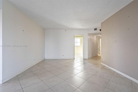 Copropriété à vendre à Lauderhill, Floride: 3 chambres, 183.2 m2 № 2090569 - photo 5