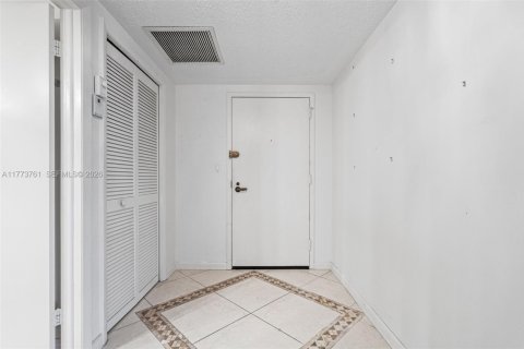 Copropriété à vendre à Lauderhill, Floride: 3 chambres, 183.2 m2 № 2090569 - photo 2