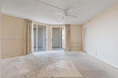 Copropriété à vendre à Lauderhill, Floride: 3 chambres, 183.2 m2 № 2090569 - photo 24