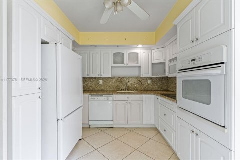 Copropriété à vendre à Lauderhill, Floride: 3 chambres, 183.2 m2 № 2090569 - photo 13