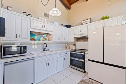 House in Pinellas Park, Florida 3 bedrooms, 92.72 sq.m. № 2428876 - photo 9