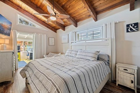 House in Pinellas Park, Florida 3 bedrooms, 92.72 sq.m. № 2428876 - photo 17