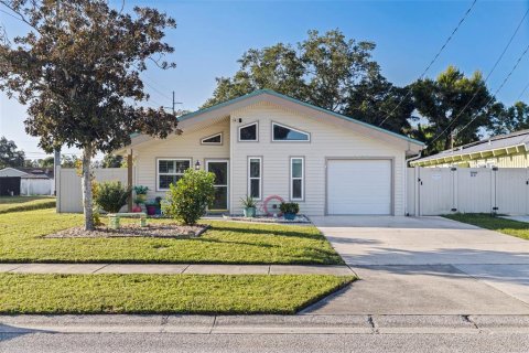 House in Pinellas Park, Florida 3 bedrooms, 92.72 sq.m. № 2428876 - photo 3