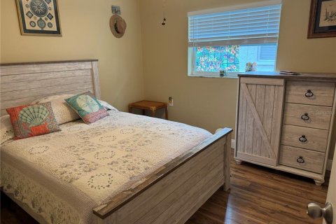 House in Port Richey, Florida 2 bedrooms, 118.36 sq.m. № 2239671 - photo 8