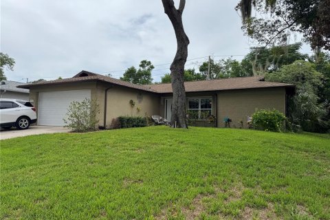 House in Port Richey, Florida 2 bedrooms, 118.36 sq.m. № 2239671