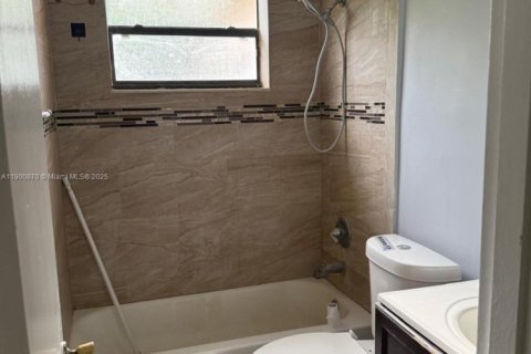 House in Miramar, Florida 3 bedrooms, 123.37 sq.m. № 2042896 - photo 6