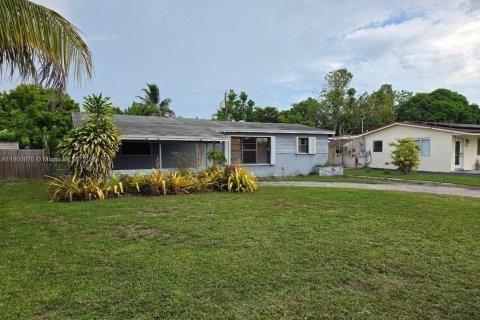 House in Miramar, Florida 3 bedrooms, 123.37 sq.m. № 2042896