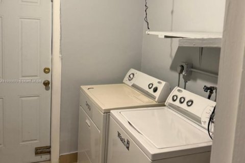 House in Miramar, Florida 3 bedrooms, 123.37 sq.m. № 2042896 - photo 7