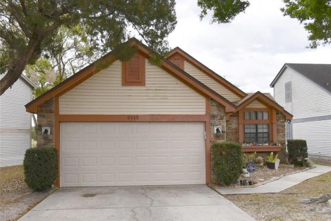 House in Oviedo, Florida 3 bedrooms, 113.25 sq.m. № 2197428