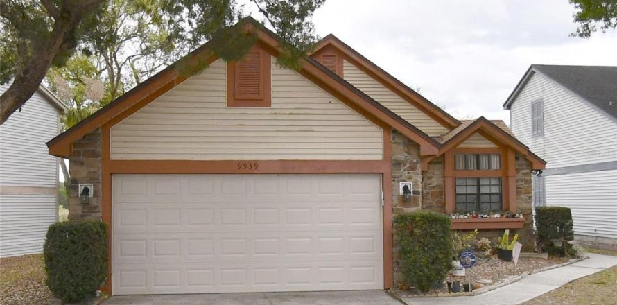House in Oviedo, Florida 3 bedrooms, 113.25 sq.m. № 2197428