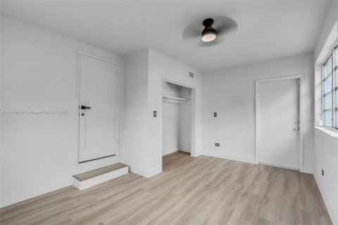 Casa en venta en Hialeah, Florida, 3 dormitorios, 118.17 m2 № 1706366 - foto 20