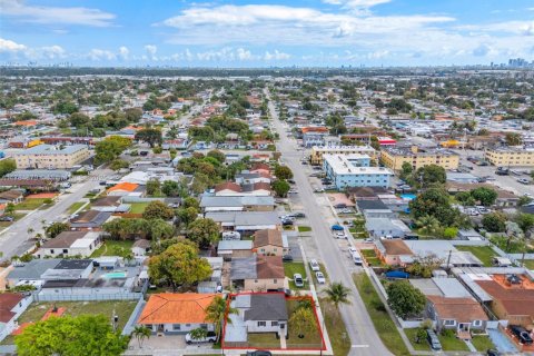 Casa en venta en Hialeah, Florida, 3 dormitorios, 118.17 m2 № 1706366 - foto 26