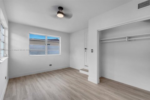 Casa en venta en Hialeah, Florida, 3 dormitorios, 118.17 m2 № 1706366 - foto 19