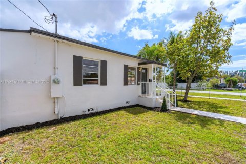 Casa en venta en Hialeah, Florida, 3 dormitorios, 118.17 m2 № 1706366 - foto 25