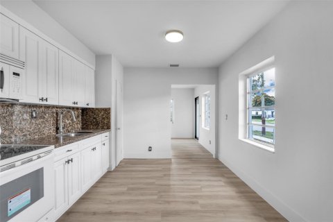 Casa en venta en Hialeah, Florida, 3 dormitorios, 118.17 m2 № 1706366 - foto 8