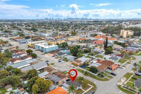 Casa en venta en Hialeah, Florida, 3 dormitorios, 118.17 m2 № 1706366 - foto 28